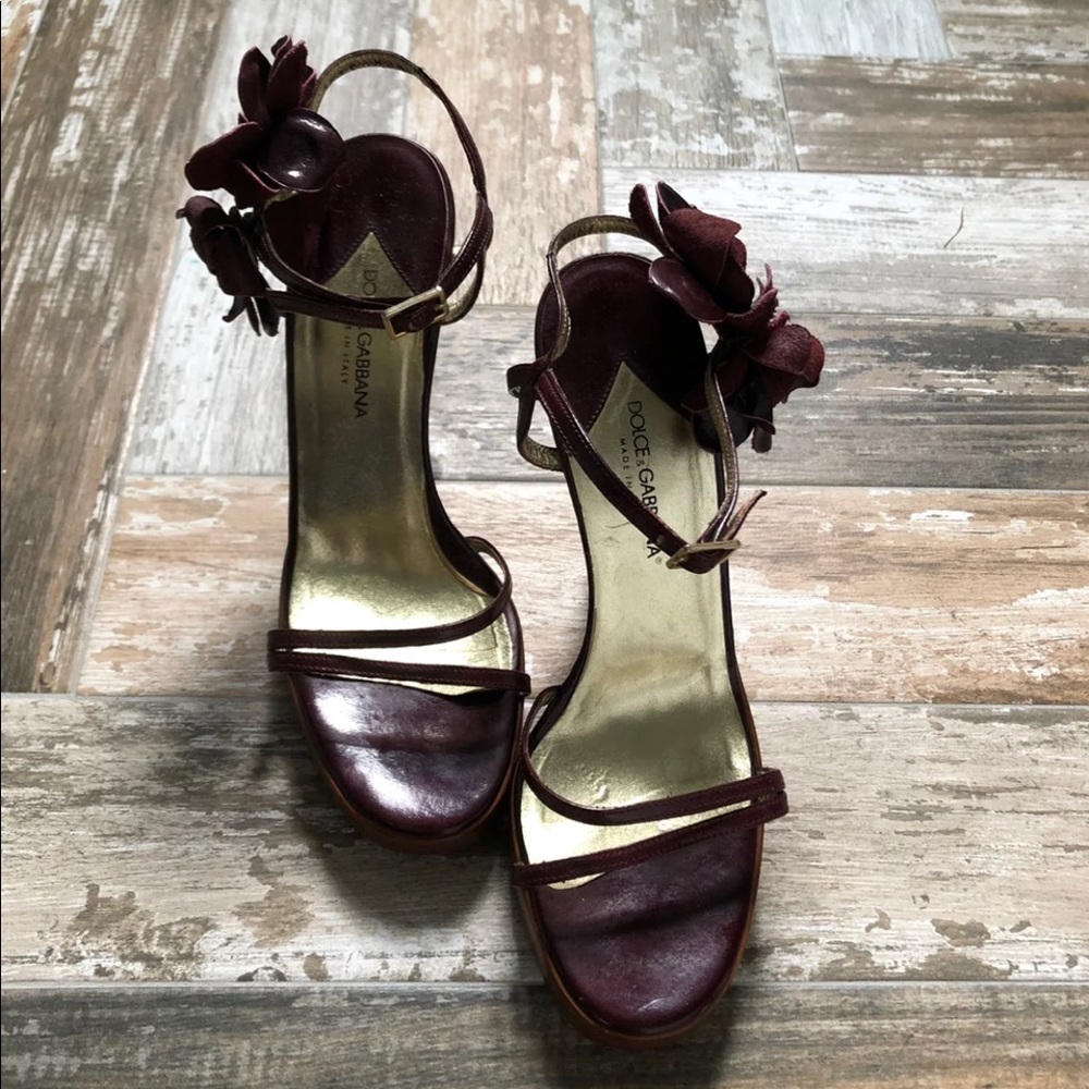 EUC~DOLCE AND GABBANA HEELS~WOMENS SZ 9